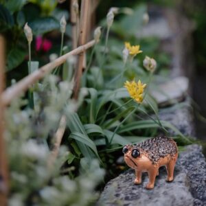 Kvekstio Ugly Funny Grumpy Frog Statue, Weird Resin Angry Toad Sculpture For Outdoor Garden Yard, Novelty Home Office Desk Decor, Unique House Warming Frog Gift Decoration - Image 5