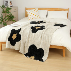 White-Black Knitted Sofa Blanket With Plush Side, 130 X 160 Cm, 950G, Ideal For Napping And Office Use - Image 2