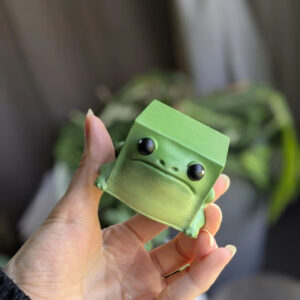 Adorable Ugly-Cute Frog Resin Figurine – 2-Pack Set For Desk, Home &Amp; Office Decor - Image 3